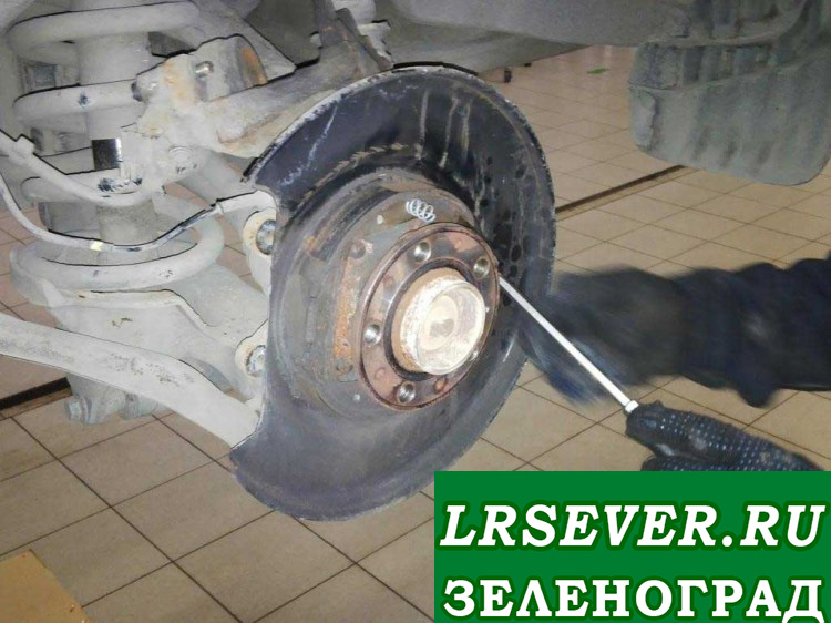 Замена тормозных дисков и колодок Land Rover Freelander 2